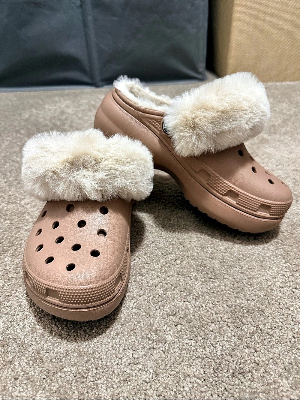 Crocs Cozzzy Slipper Fur Lined Clogs Brown & White US 6